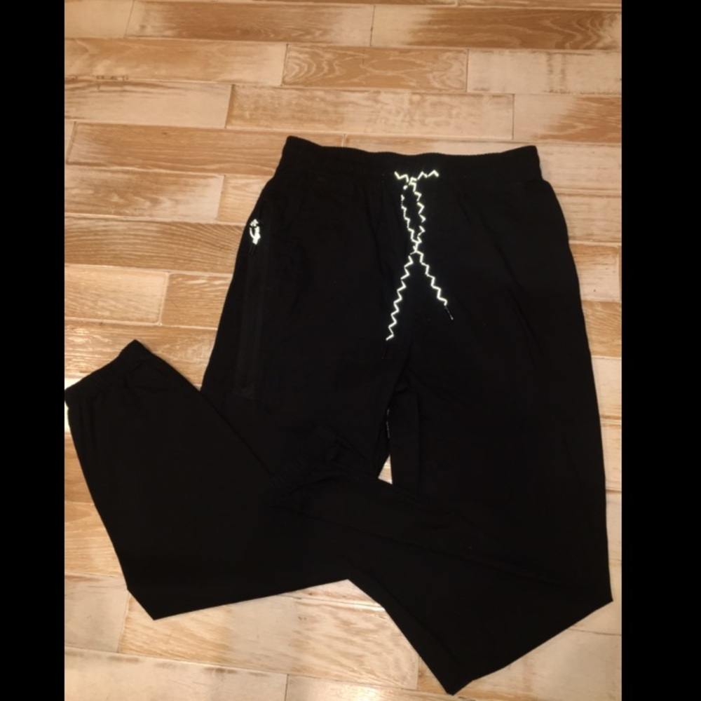 AE Men’s Black Jogger